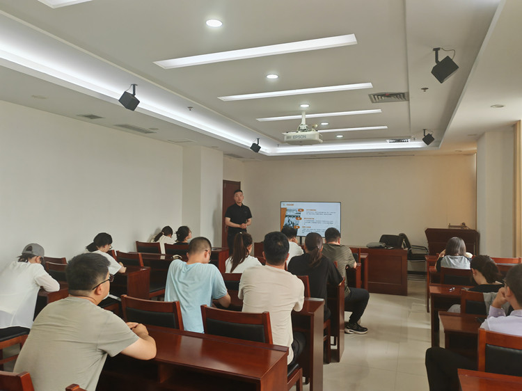 1719561990140858.jpg 贾一哲_副本.jpg